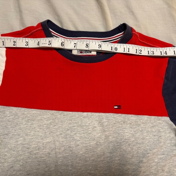 used Tommy Hilfiger t-shirt in good condition - Picture 7 of 8